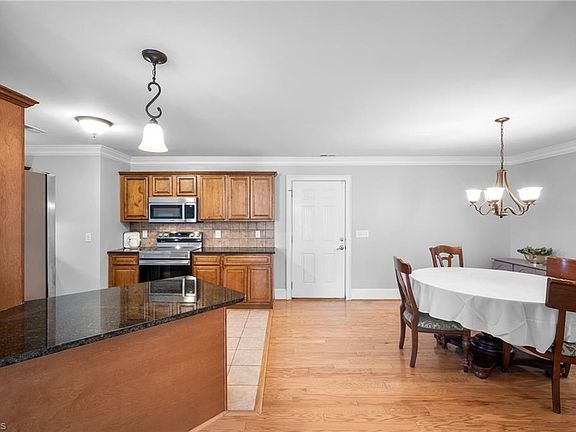 3rd image of 1066 Hickory Tree Rd