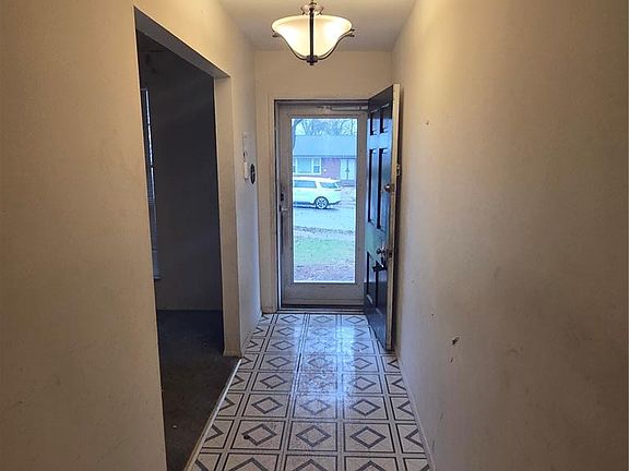 5th image of 867 Greenshire Ct