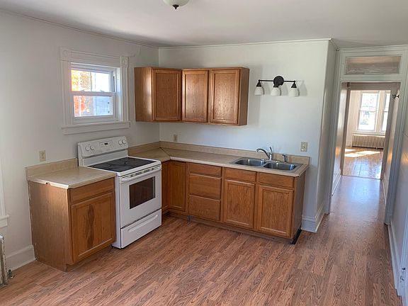 Kitchen - please note the appliances have been upgraded to stainless steel and the cabinets/countertops have been refreshed