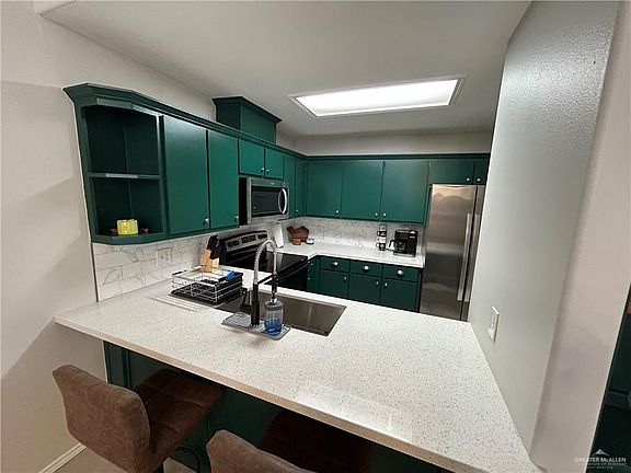 4th image of 406 S Palm Dr