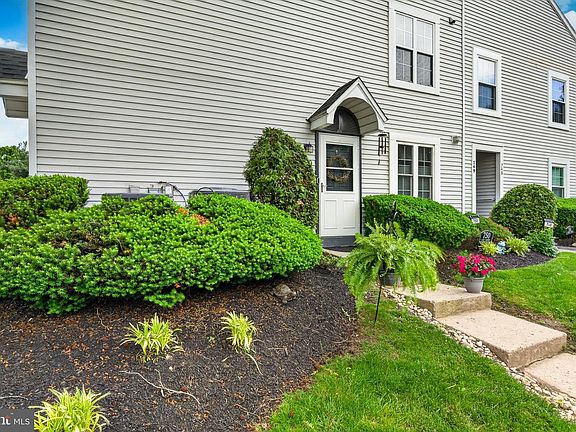 2nd image of 750 E Parker St #D1