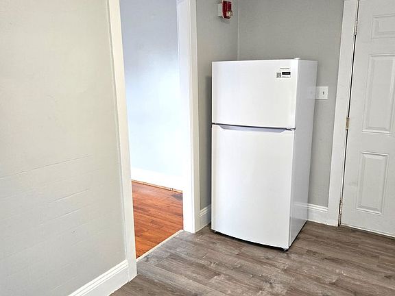 5th image of 161 Montgomery St APT 8