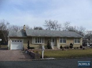 6 Big Piece Rd, Fairfield, NJ 07004