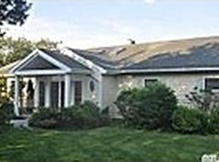 7 Sweetgrass Rd, Westhampton, NY 11977