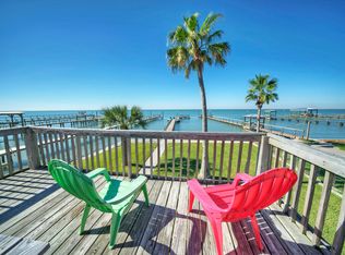 35 Belaire Dr, Rockport, TX 78382