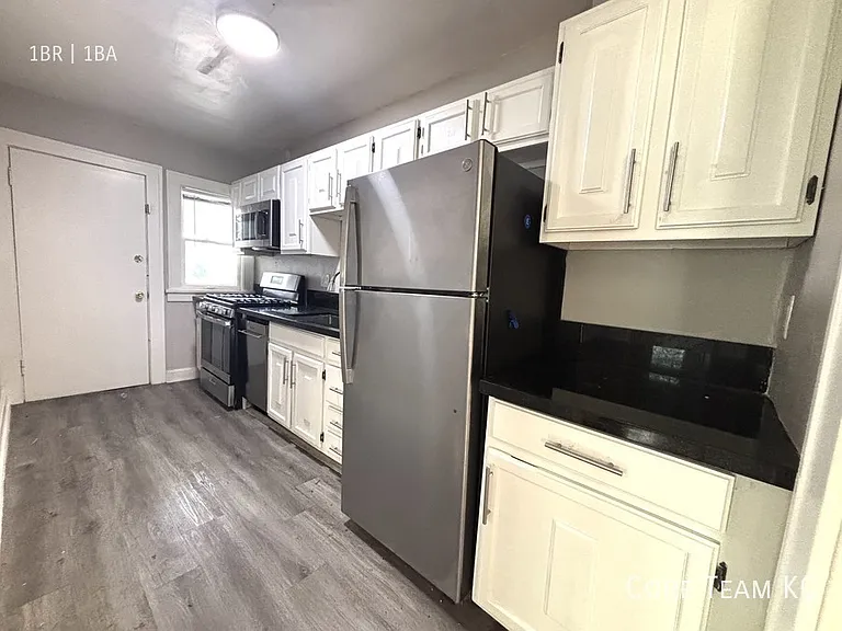 103 W 51st St #2E — Photo 6