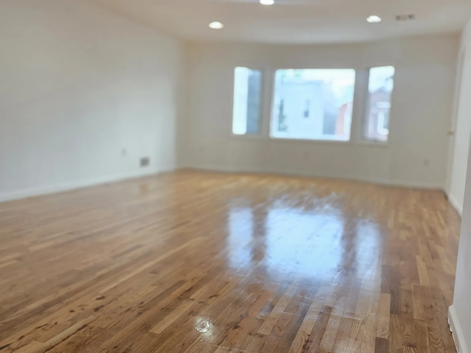 3 bed, 1500 sqft, $3,200 — Photo 4