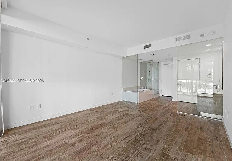 650 NE 32nd St #602 — Photo 13