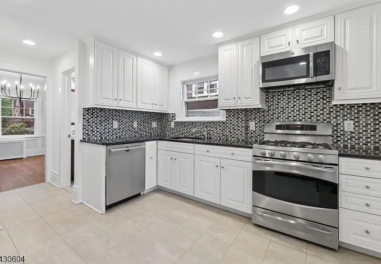 190 Fernwood Ave — Photo 6