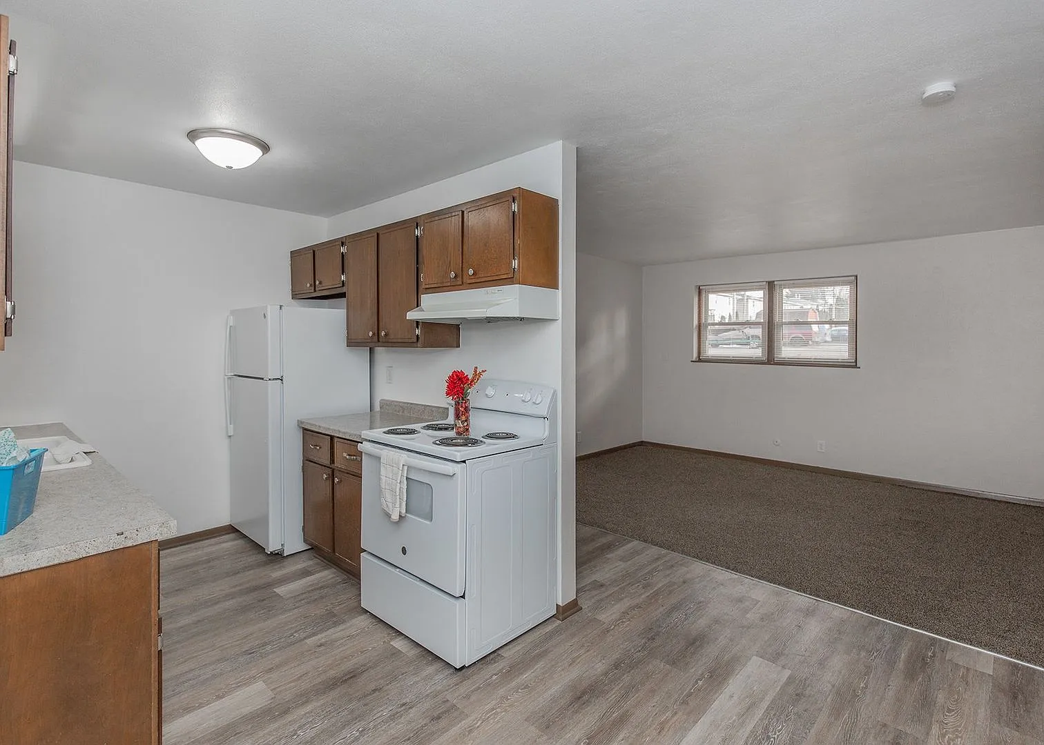 Jebens Court Apartments — Photo 4