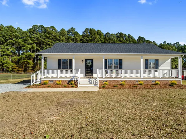 106 Hilltop Dr, Four Oaks, NC 27524