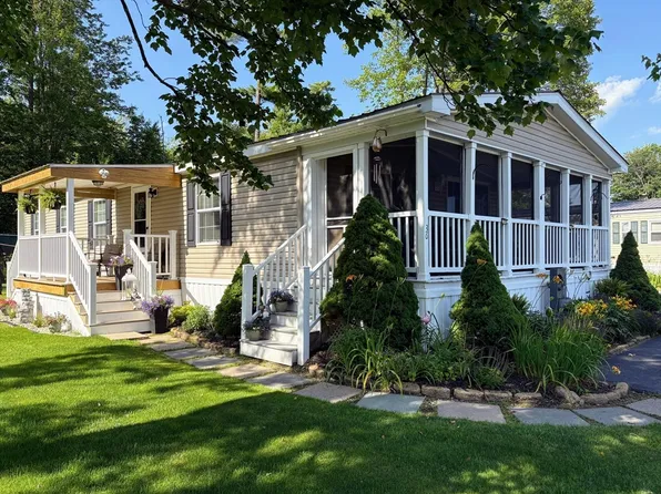 36 N Emperor Dr, Concord, NH 03303