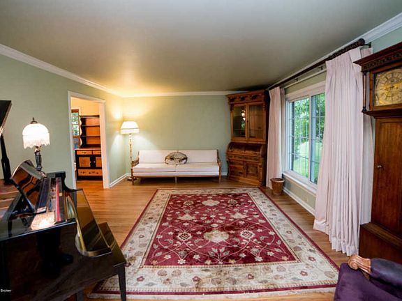 3rd image of 208 Dunbar Pl