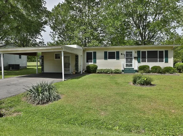 116 Greenlawn St, Greenfield, TN 38230