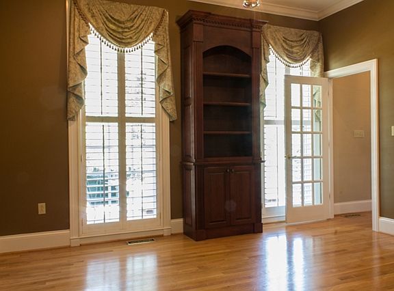 5th image of 638 Plantation Dr