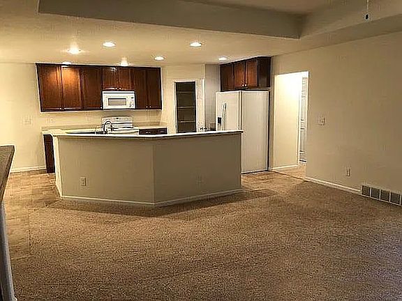 4th image of 163 Pebble Ln