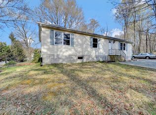 9762 Auburn Dr, Tobyhanna, PA