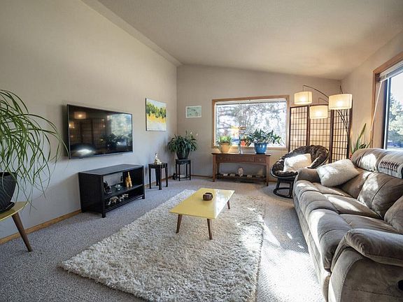 5th image of 2741 NE Laramie Way
