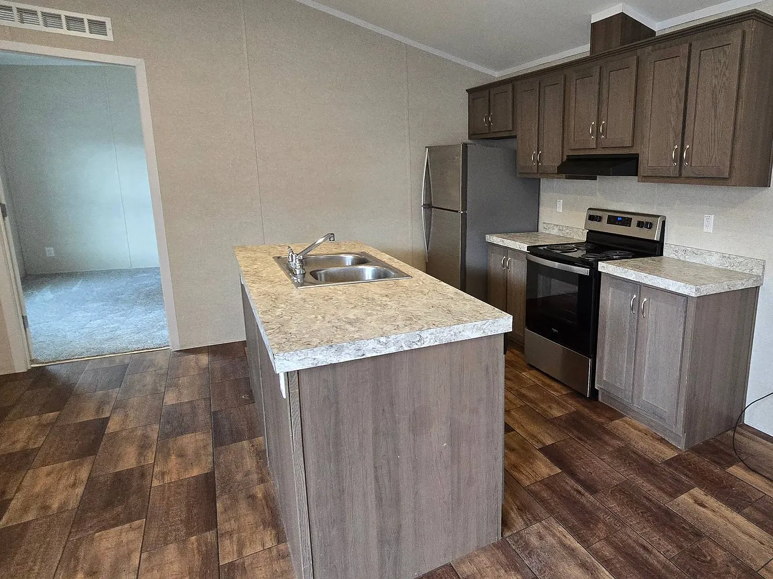 3 bed, 2.0 bath, 1120 sqft, $995 — Photo 3