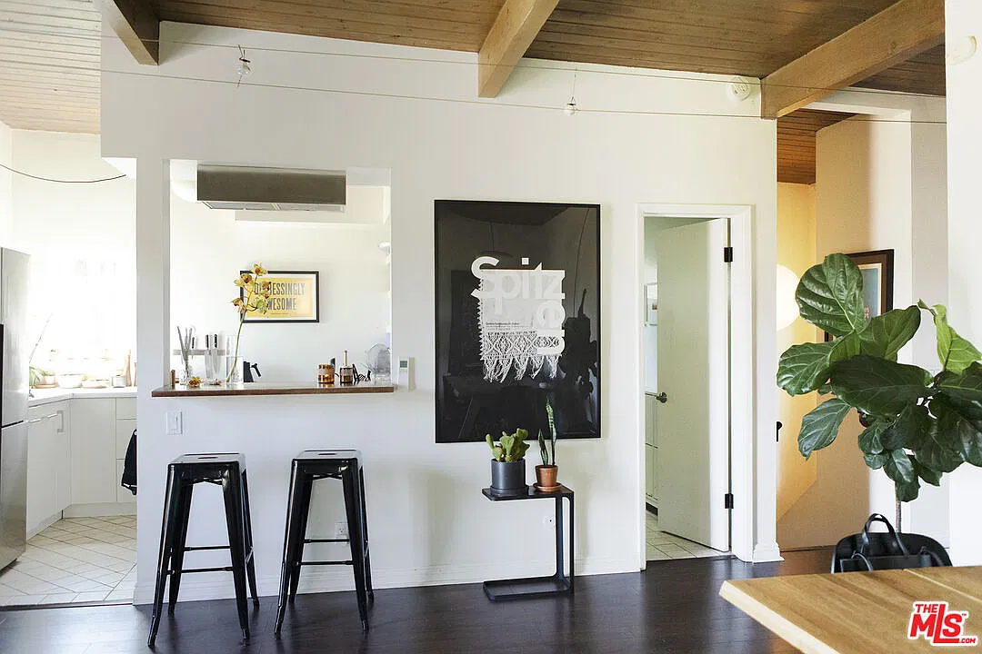 3 bed, 1.5 bath, $5,495 — Photo 2