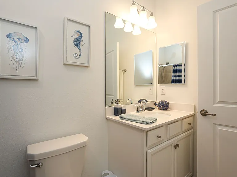 2155 Hamlin St — Photo 34