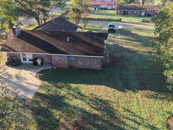 2nd image of 605 Del Norte