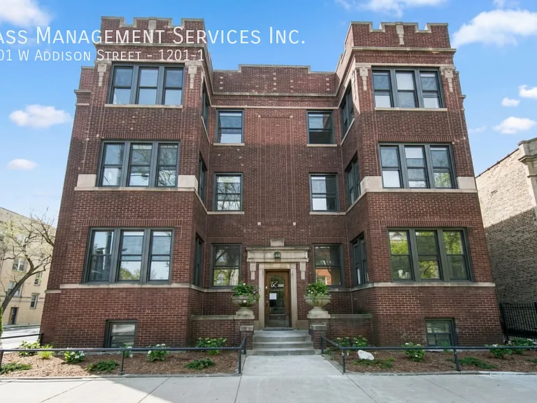 1201 W Addison St #1 — Photo 12