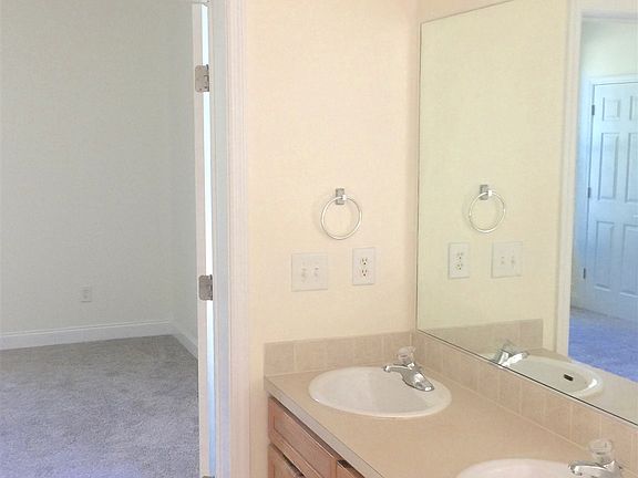 5th image of 111 Willis Wilder Dr