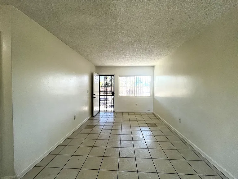 RV T 1594 B&C Sepulveda Ave — Photo 6