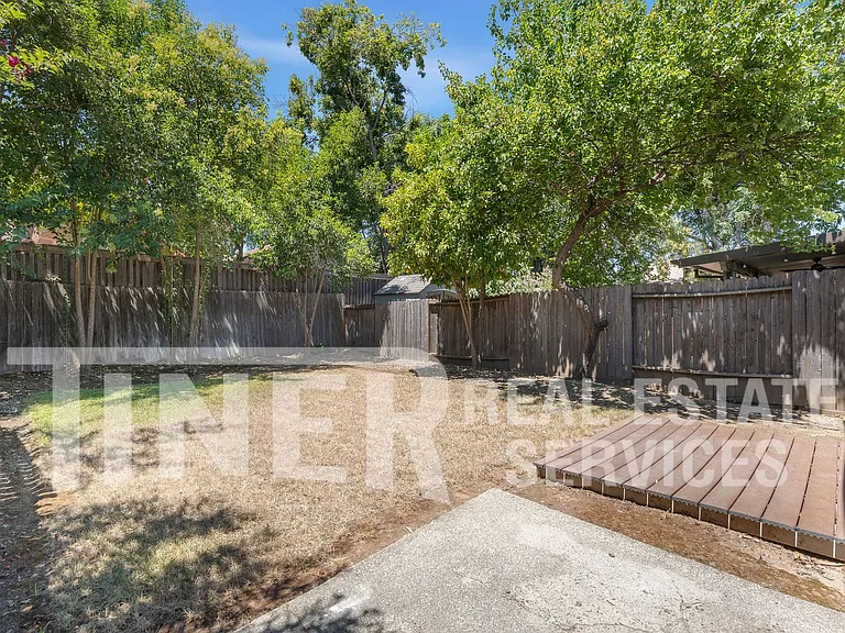 5535 E Knoll Dr — Photo 20