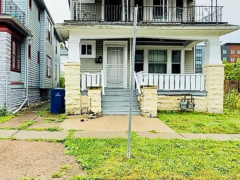 83 Edna Pl #2 — Photo 1