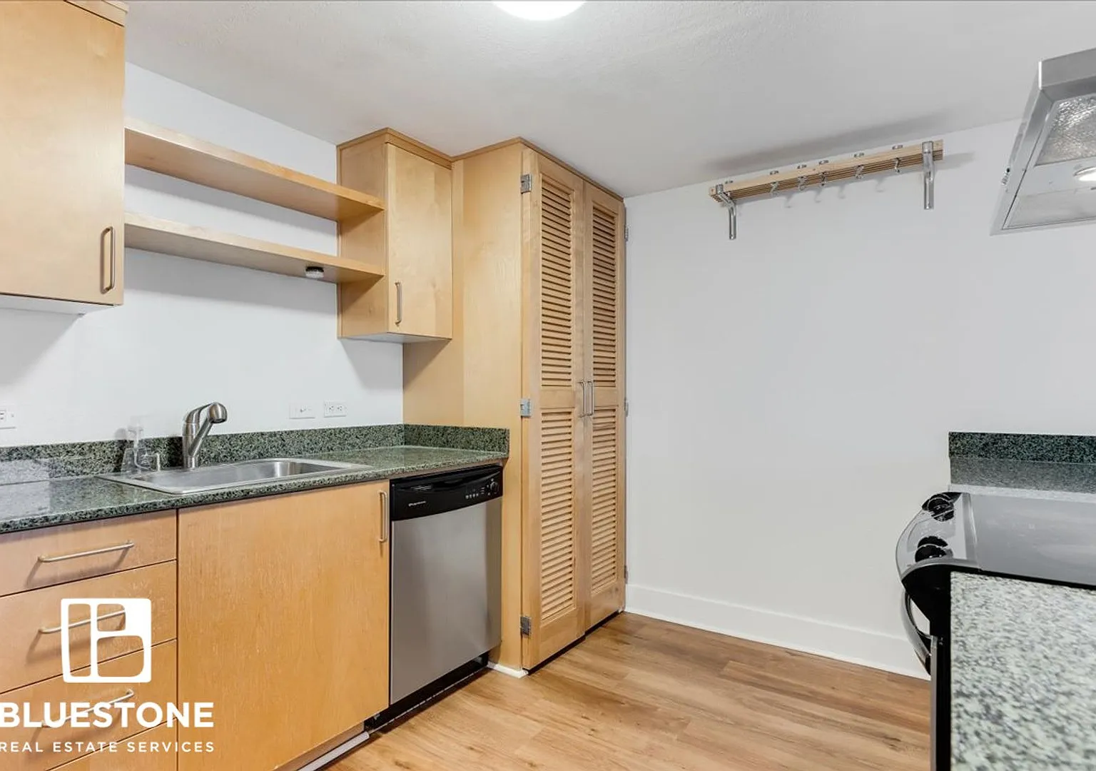 Luxury living in Portlands Fountain District! Schedule a tour today! — Photo 2