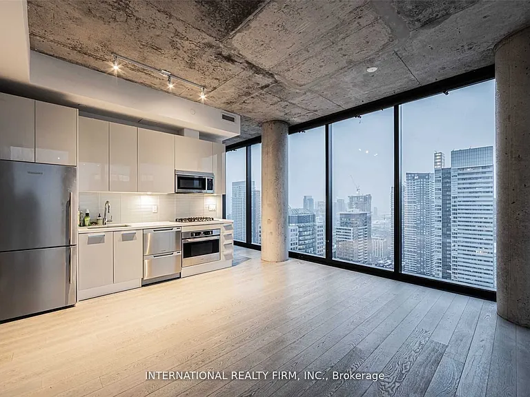 224 King St W #3801 — Photo 8