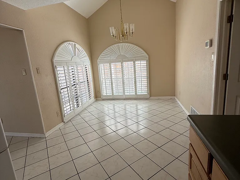 2112 Home Show Ln — Photo 10