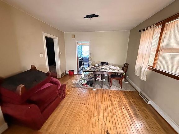 3rd image of 10003 S Exchange Ave