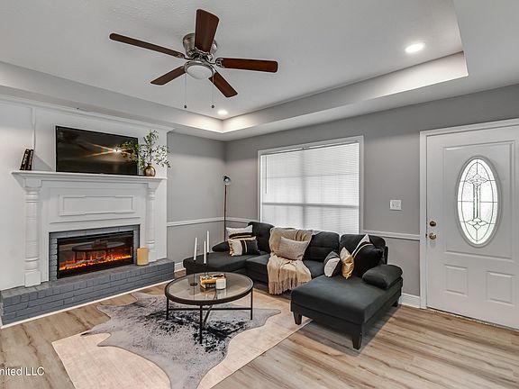 3rd image of 148 Thousand Oaks Cir