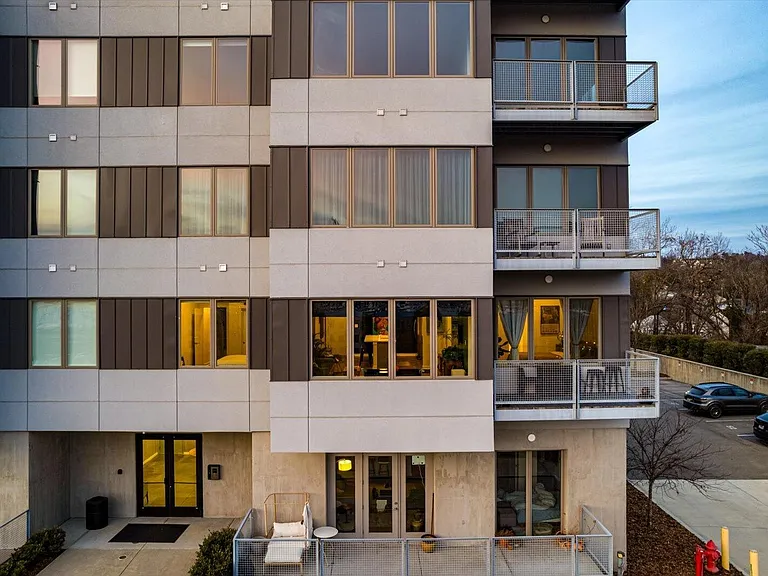 411 Fairpoint St #202 — Photo 36
