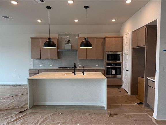 3rd image of 326 Big Banyan Dr