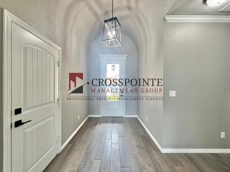 332 Kingdom Blvd — Photo 2