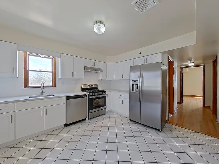 55 Ferguson St #2 — Photo 6
