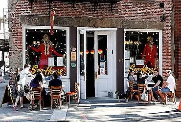 Rented by R New York