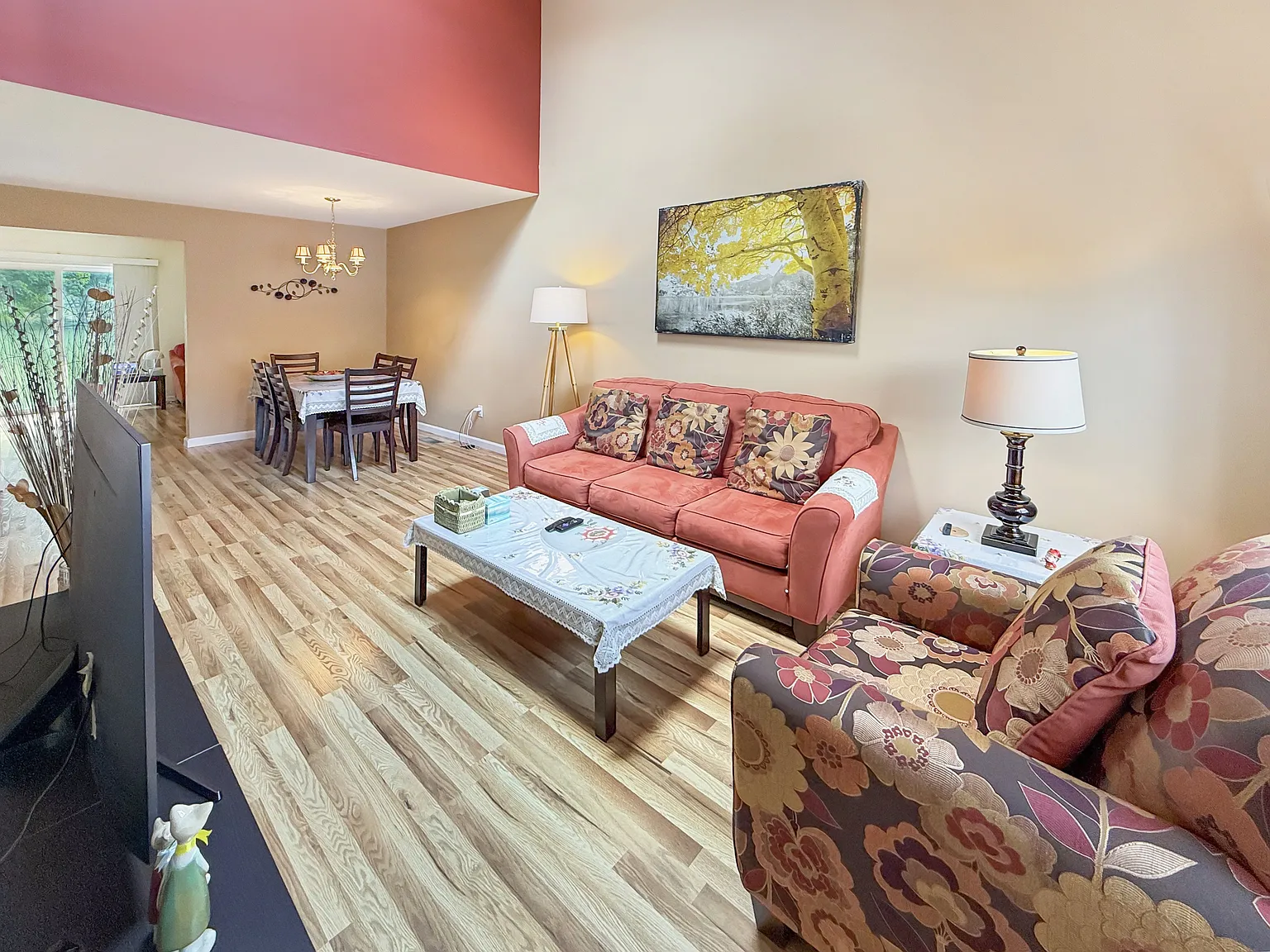 3 bed, 1458 sqft, $2,500 — Photo 2