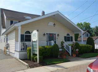 1021 Cedar Ln, Woodmere, NY 11598