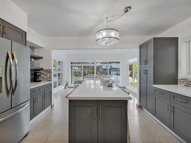 1031 NE Little River Dr — Photo 30