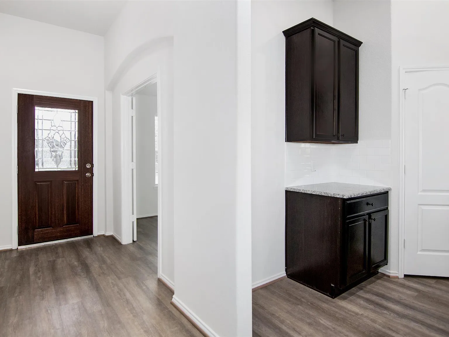 4 bed, 2.0 bath, 1944 sqft, $2,395 — Photo 3