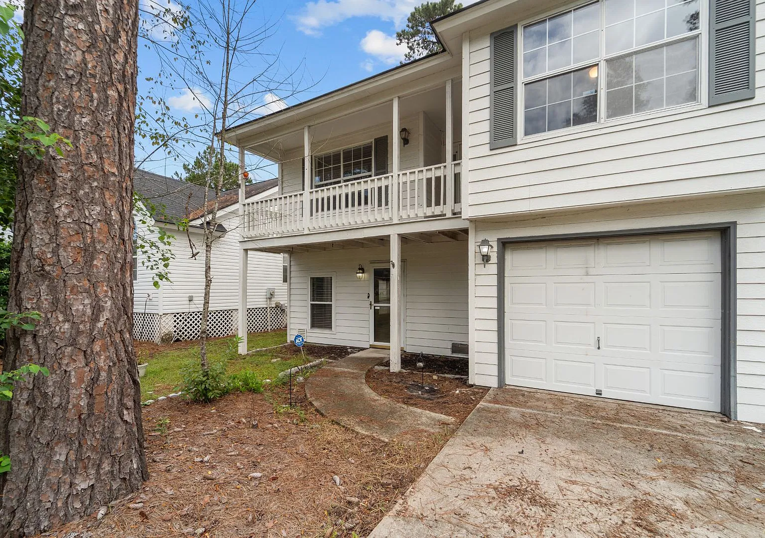 3-Bedroom Home in Savannah with Flexible Living Space — Photo 2