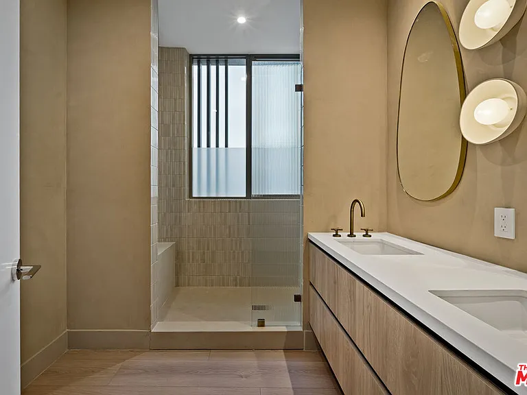 755 N Alfred St #B — Photo 9