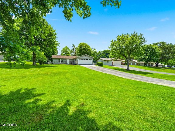 3rd image of 409 Windrush Cir