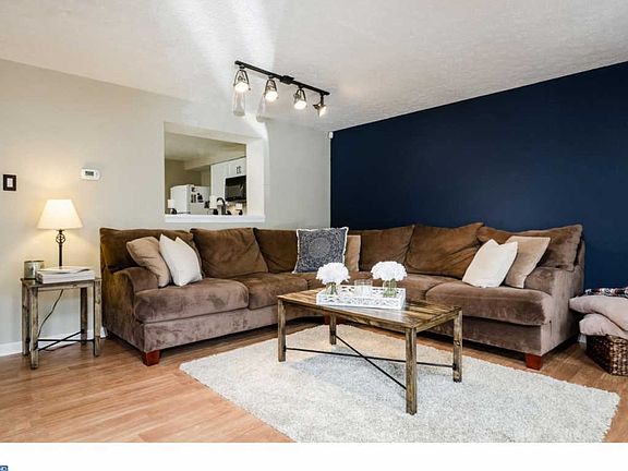 4th image of 17 Waterview Ct