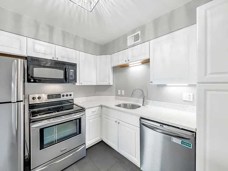 4426 Jarboe St #5 — Photo 9
